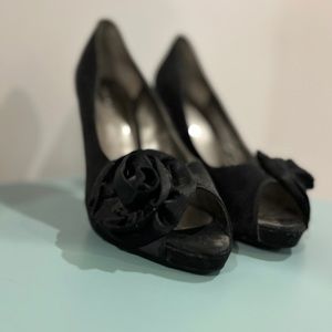Nine West black peep toe pumps